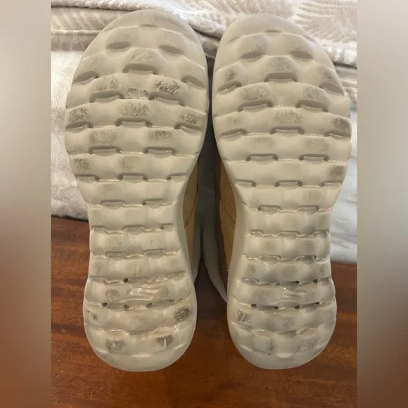 Skechers on the go Women's Tan Suede Ankle Boots. Size 9 - Picture 7 of 7